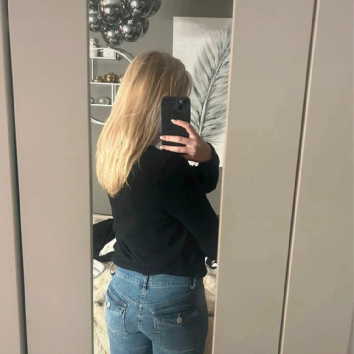 Blå bootcut jeans med fickdetaljer - 2