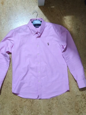 Rosa skjorta från Ralph Lauren - Rosa helt ny använd endast ett par gånger, storlek M