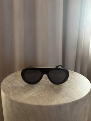 Solglasögon  - Super snygga solglasögon som passar till allt!