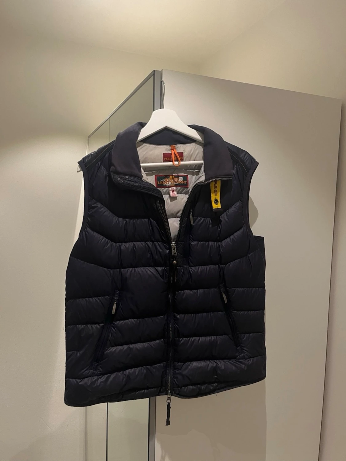 Mörkblå dunväst från Parajumpers