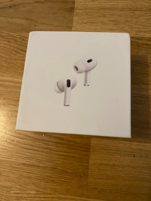 AirPods Pro 2 *NY* - Säljer ett par AirPods Pro (2nd Generation) *Helt oanvända*