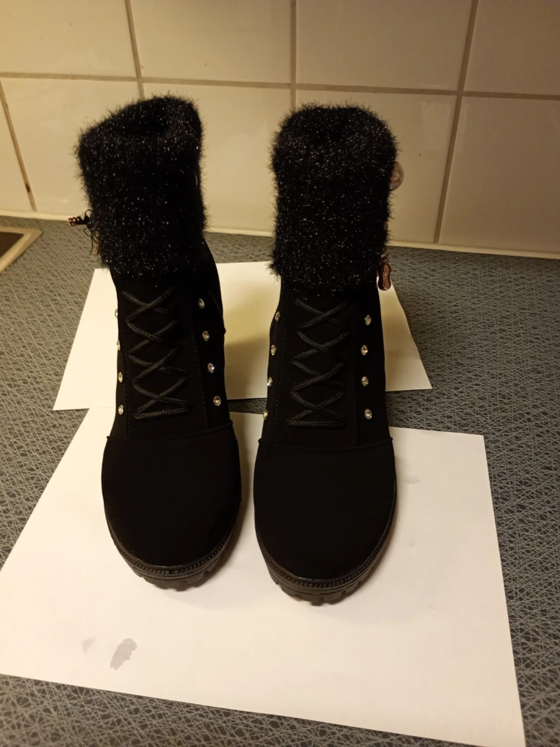 Svarta stövletter med pärldetaljstl 40 - 3