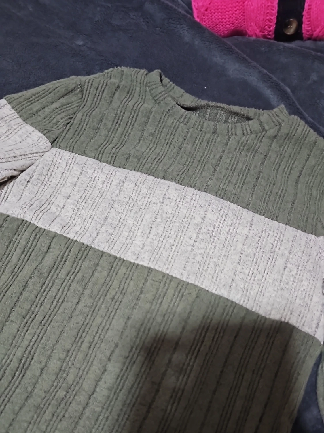 Olivgrön ribbad tröja från SHEIN - 1