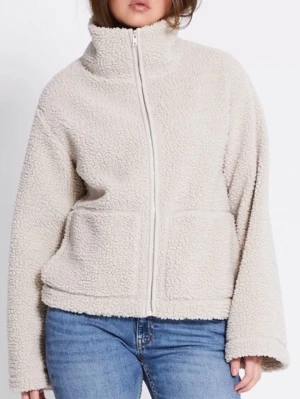 Lager 157 pile jacka - Säljer denna fina pile jacka ifrån lager 157 den är i färgen svart med storlek s. Super fin jacka perfekt för höst och vår😍