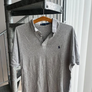 Polo Ralph Lauren pike Medium - Polo Ralph Lauren  Storlek M  Skick 6/10 (krage behövs strykas) Nypris 900 