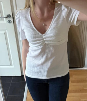 Söt T-shirt - Jättesöt T-shirt från Vero Moda i mycket bra skick💕