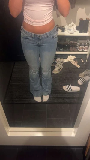 True religion jeans  - Jättefina true religion jeans som inte kommit till användning. Perfekt att t.ex. ge bort i julklapp. Storlek 24 vilket motsvarar runt 34/36 