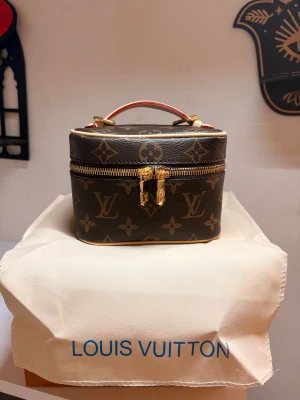 Nice Nano MNG - Mini bag, can be used as vanity bag or shoulder bag. 