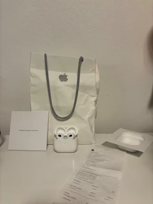AirPods 3 - Säljer äkta AirPods 3, har kvitto. Finns fler spännande artiklar på profilen!!