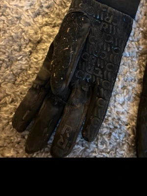 Vinter Ridvantar - Svarta vinter ridvantar från hööks.