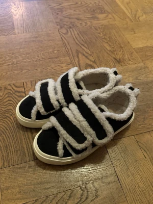 Inuikkii sneakers💕💕 - Populära svarta sneakers från INUIKII stl 37🌸 använda 1 gång!!!