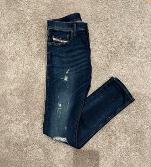 Diesel Jeans Slim fit - Tjena, säljer nu ett par riktigt schyssta Slim Fit Diesel jeans, storleken är L30 & W28, sitter slim fit, vid fler frågor eller bilder är det bara att höra av sig, AC Fashion 🤝