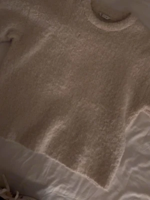 Världens gosigaste tröja -  Säljer då den inte kommer till användning. Passar mig som vanligtvis har xs/s men gillar lite större tröjor💕💕