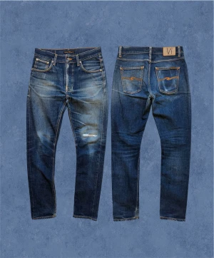 SELVAGE ”LEAN DEAN” - Ett par Nudie selvage jeans med en snygg tvätt och en schysst slitning på knät! Modellen är en av de populäraste i slimfit nämligen Lean Dean. Det står 30/32 inuti men i.o.m. måtten listar jag den som 29/32 - gå alltid efter måtten. Hör av dig vid frågor! Mått: Ytterbenslängd - 103 cm, Midja - 39 cm, Bensöppning - 16 cm