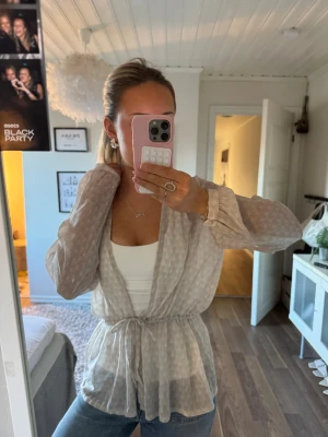 blus - jättefin blus som aldrig kommit till användning