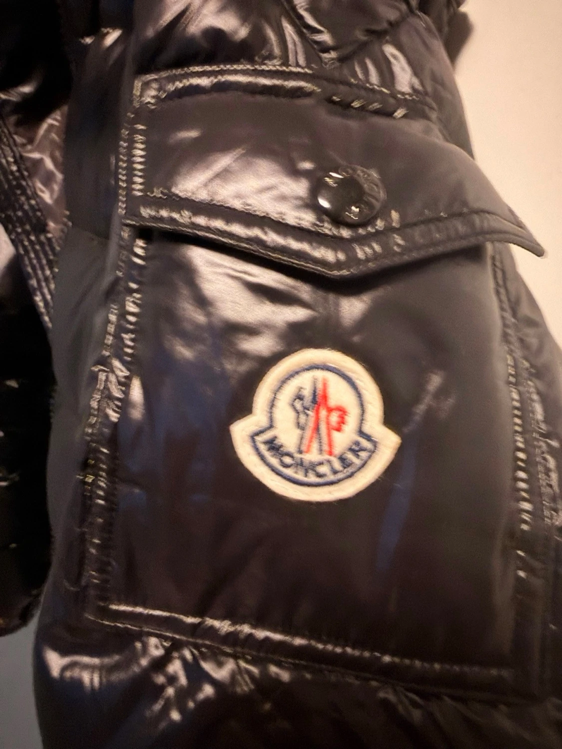 Svart Moncler dunjacka med huva Maya - 1