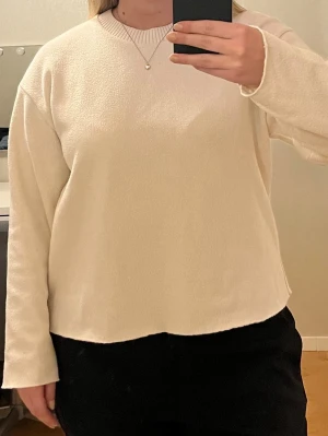 Vit finstickad tröja - Superfin vit finstickad tröja från Zara. Mycket bra skick☺️