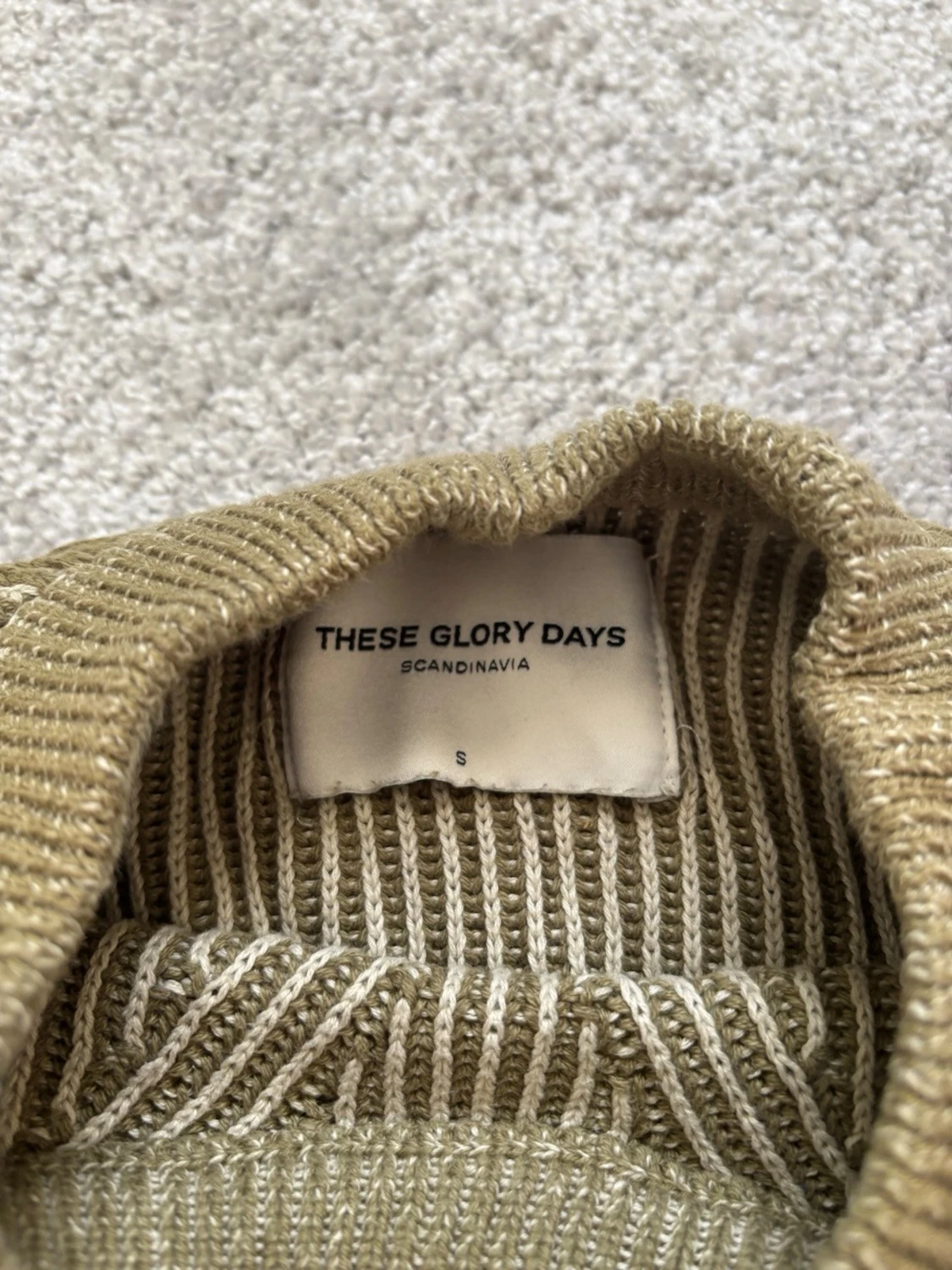 Olivgrön stickad tröja These Glory Days - 1