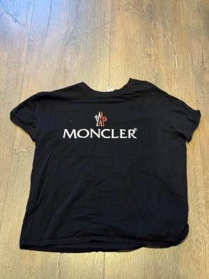 Moncler t-shirt - Storlek L