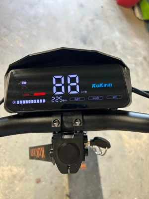 Kukirin g4 - Säljer min nästan helt nya G4 som inte används längre bromsar i nyskick går som ett skott 