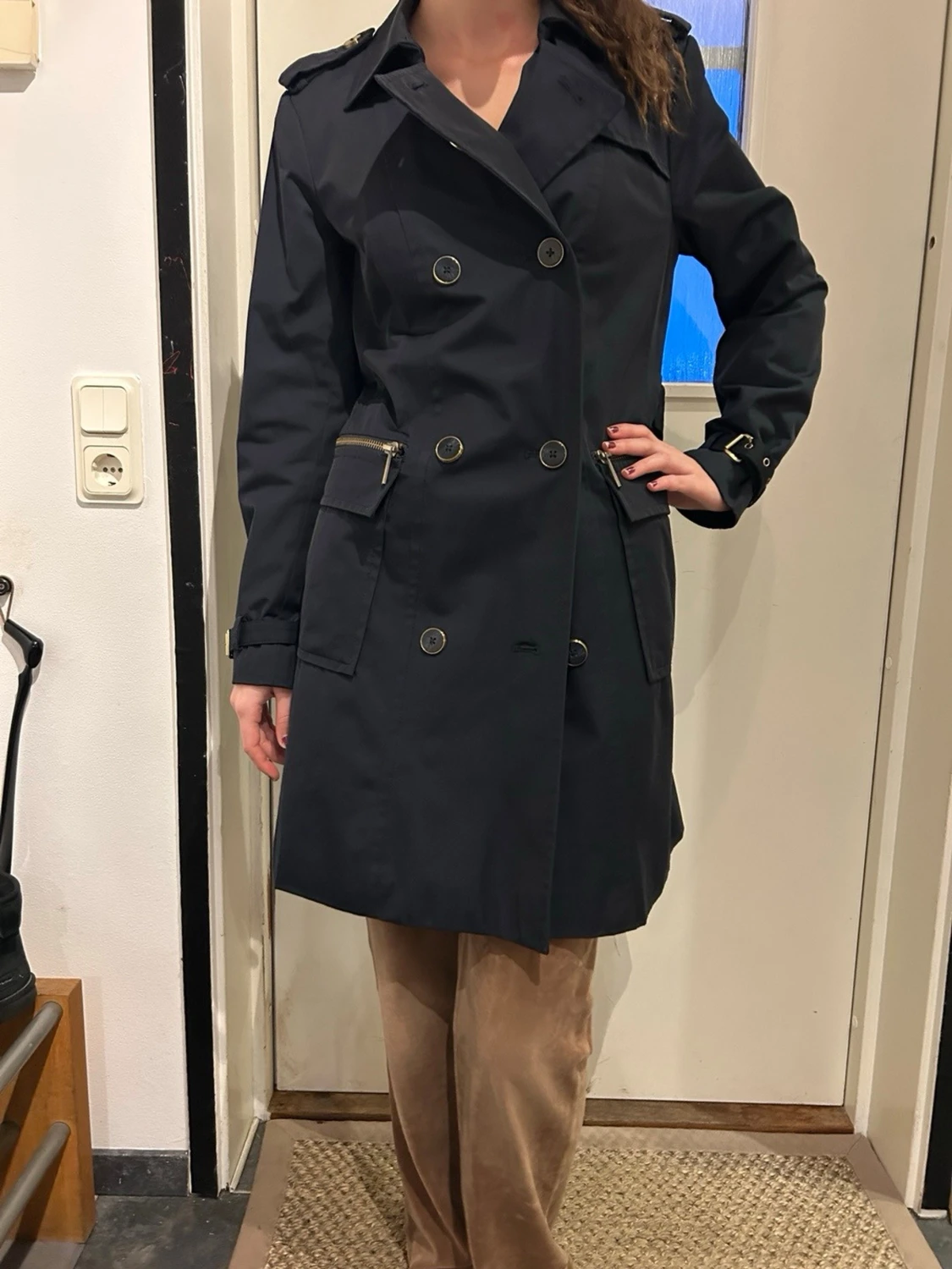 Michael kors- Svart trenchcoat med bälte och knappar