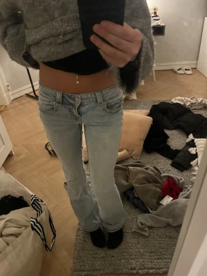 Ljusblåa Jeans  - Ljusblåa jeans med fickor från Gina trico 