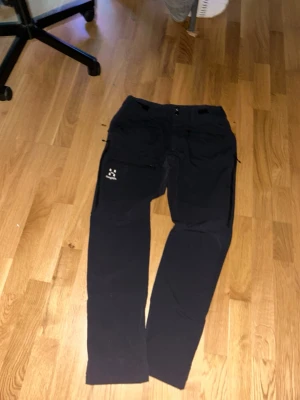 Svarta cargopants från Haglöfs - Svarta cargopants från Haglöfs