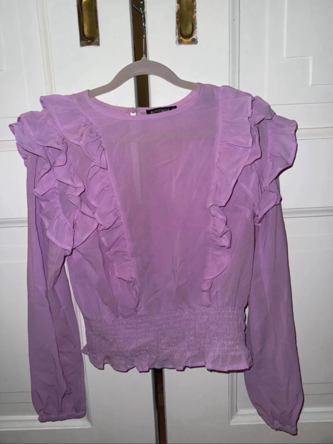 Ljuslila volangblus från Rut & Circle