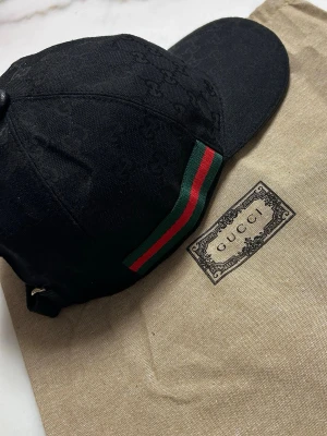 Svart gg keps  - Svart gg keps, kommer me orginal tags o påse 