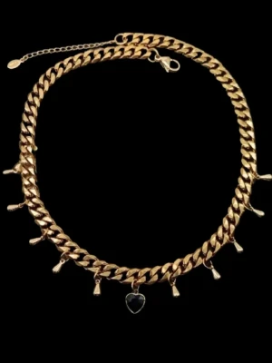 Handgjort halsband inspirerat av Maria Nilsdotter  - Högkvalitativt rostfritt stål 316 belagt med guld. Kedjetjocklek-9mm .Liknande Maria Nilsdotters smycke. 