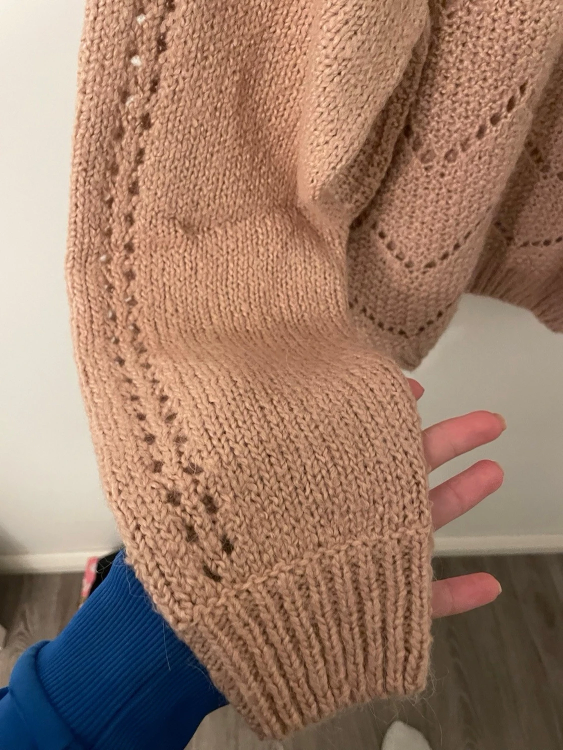 Beige stickad tröja med zigzag-mönster - 5