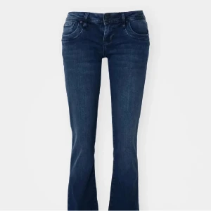 Ltb jeans - Säljer mina ltb jeans, modell valerie storlek W 28/L 32, men jag har spättat upp längden på Jeansen så de är ungeräfr 2-2,5cm längre nu och passar perfekt til mig som är 176! De är även Low rise och bootcut. Pris kan diskuteras 