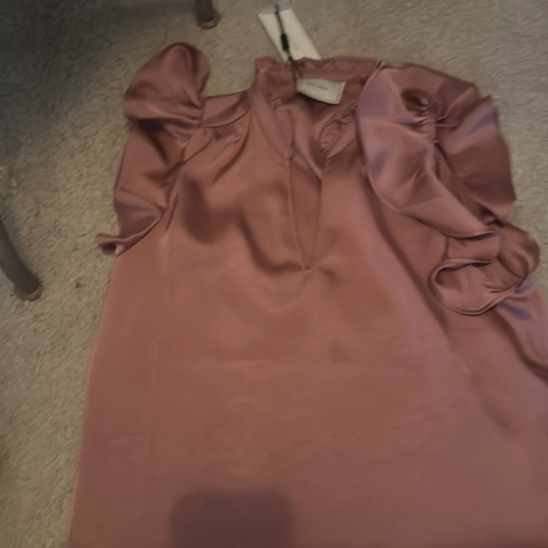 Rosa blus med voluminösa ärmar Neo Noir