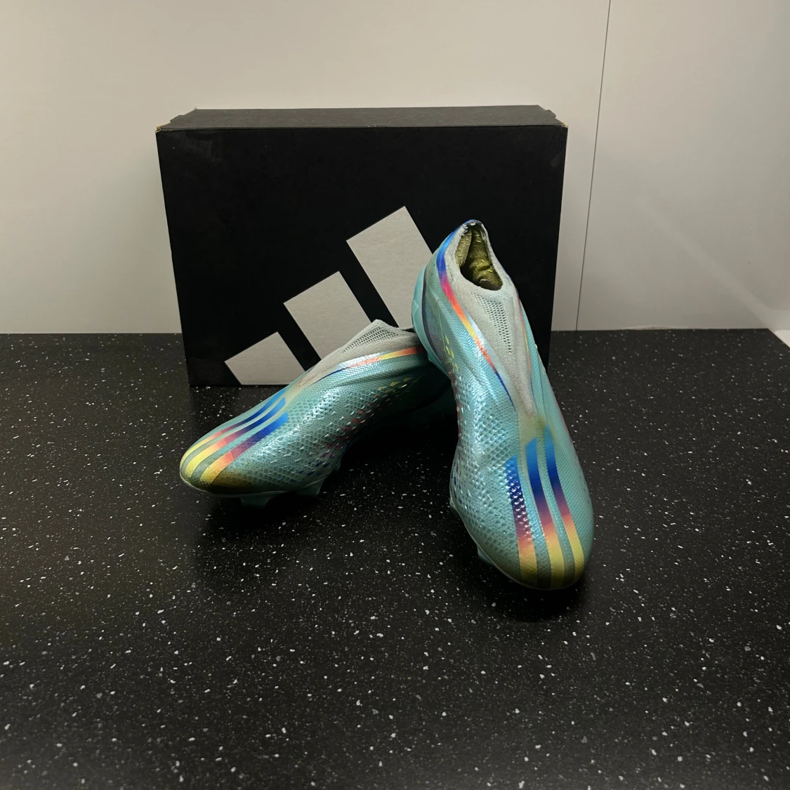 Adidas fotbollsskor i metallicblå