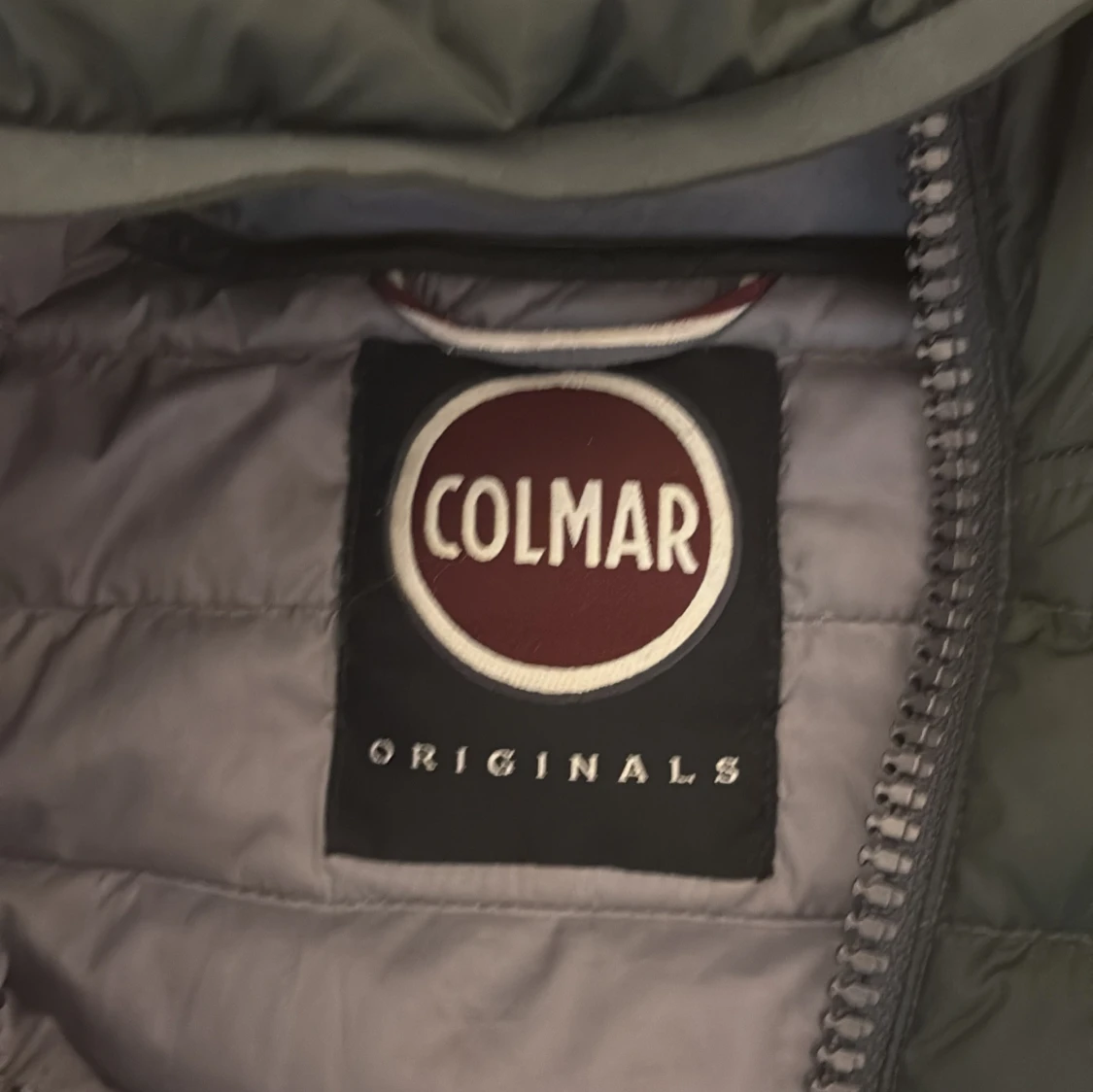 Mörkgrön pufferjacka från Colmar - 3