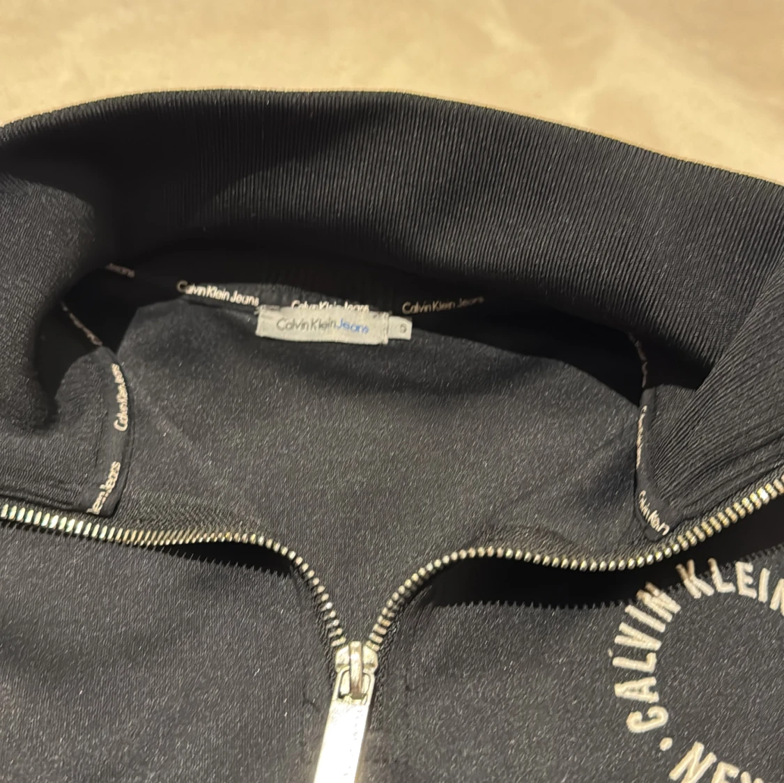 Svart Calvin Klein half zip sweatshirt - 2