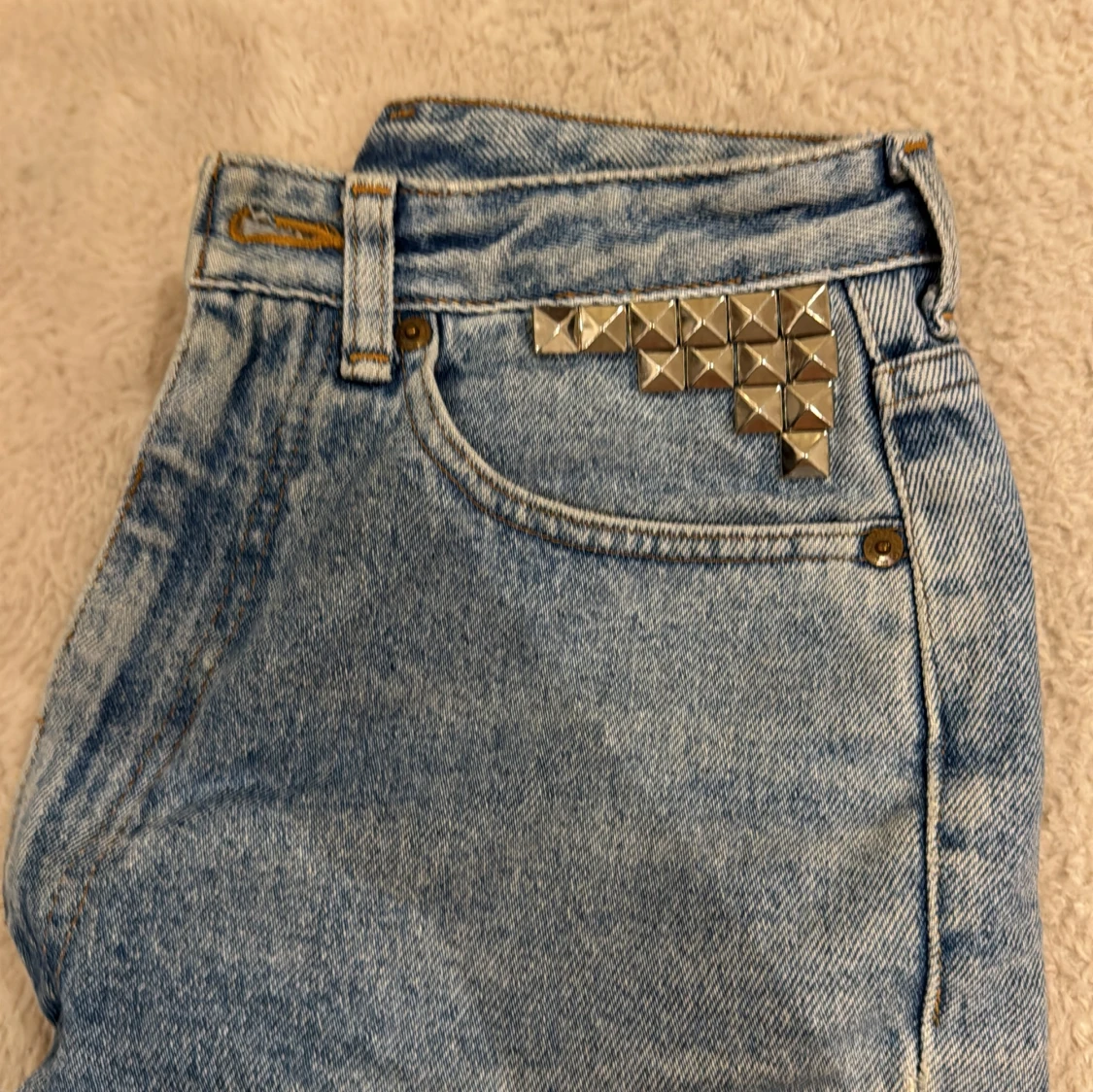 Levi's 501 ljusblå jeansshorts med nitar - 1