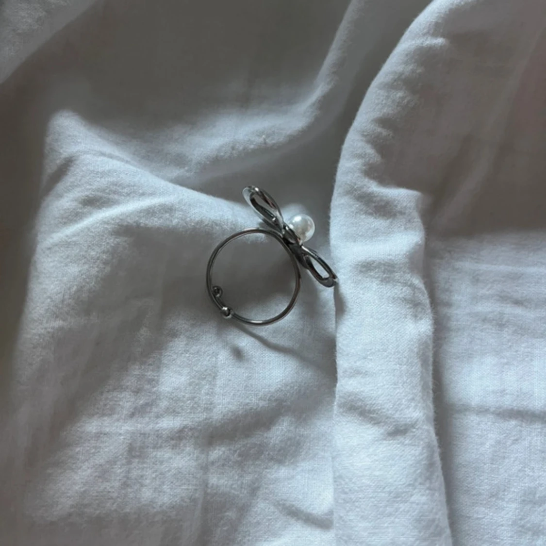 Söt silverring med rosett och pärla - 2