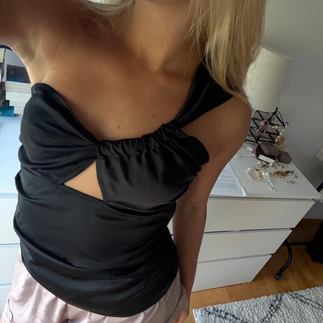 Svart festtopp från Bik Bok