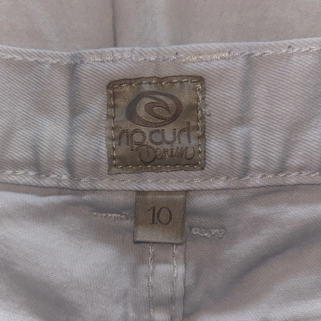 Lågmidjade vita shorts - 2