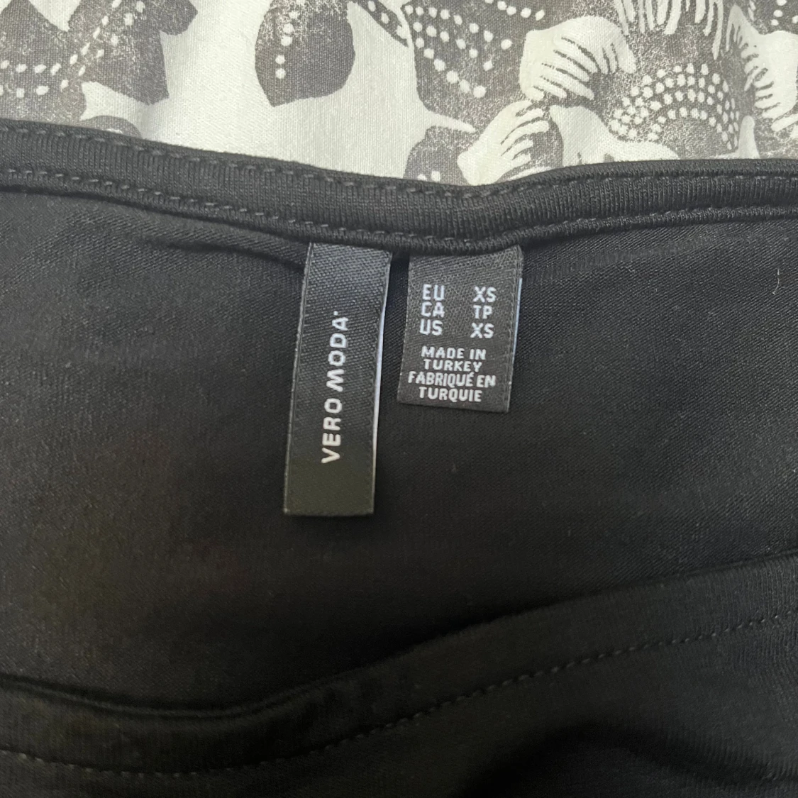 Svart ärmlös topp från Vero Moda XS - 3