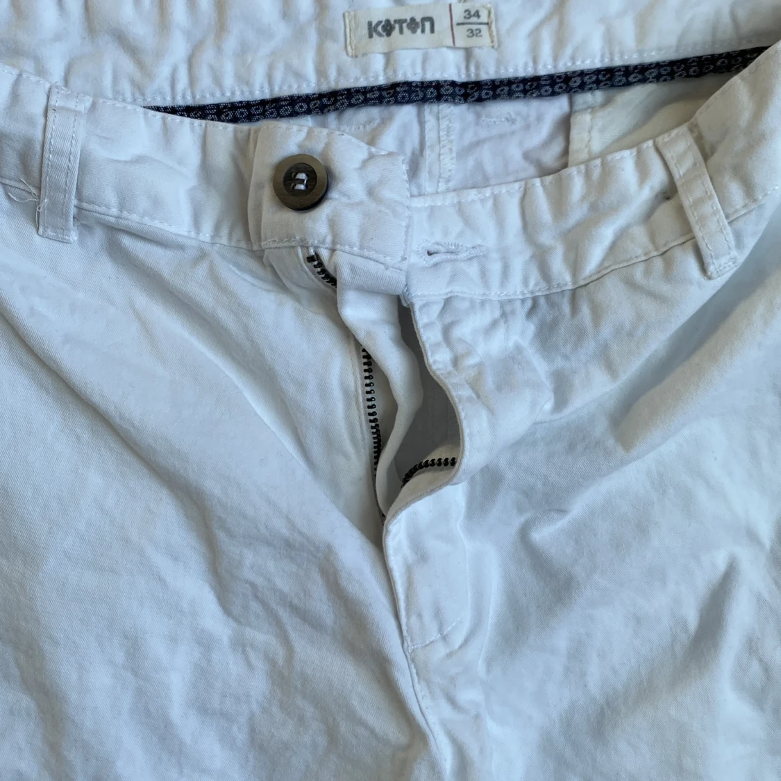 Vita chinos från Koton, storlek 34/32 - 1