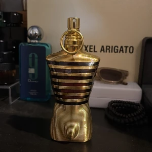 Le Male Elixir Parfum 25ml -  Jean Paul Gaultier elexir med cirka 25 ml kvar i den finns tillgänglig för byta men vid försäljning kan pris diskuteras