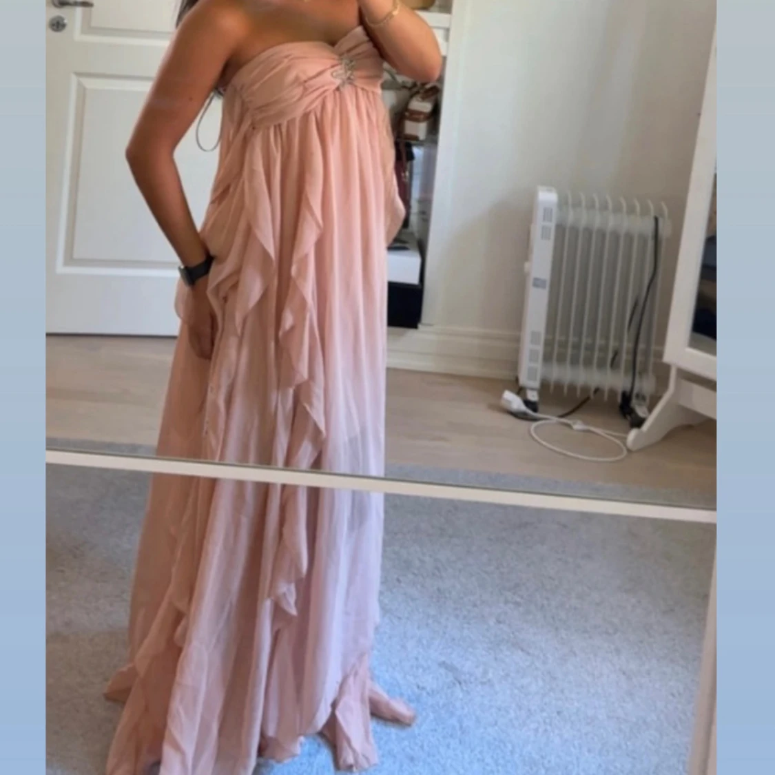 Ljusrosa långklänning från Miss Rosier