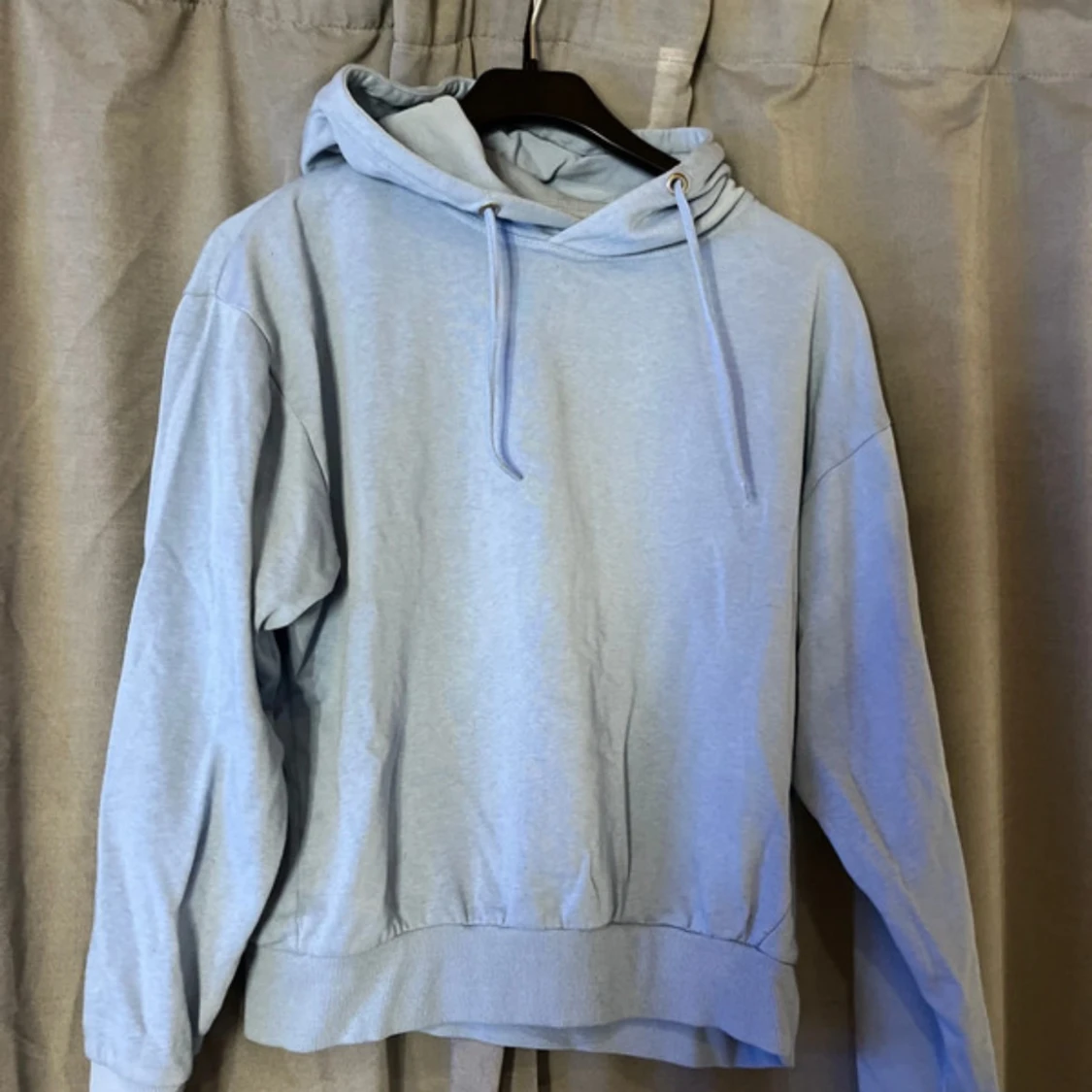 Ljusblå hoodie från 157, XS