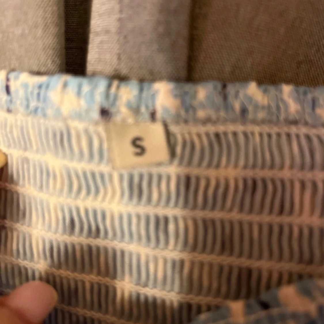 Blommig blå croppad blus S - 1