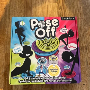 Brädspel Pose off - Ett roligt och mysigt brädspel för hela familjen.