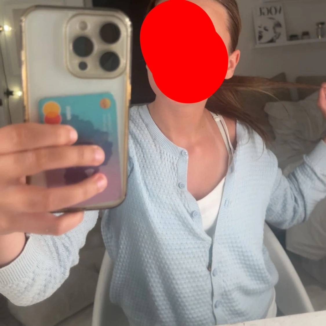 Ljusblå kofta med knappar