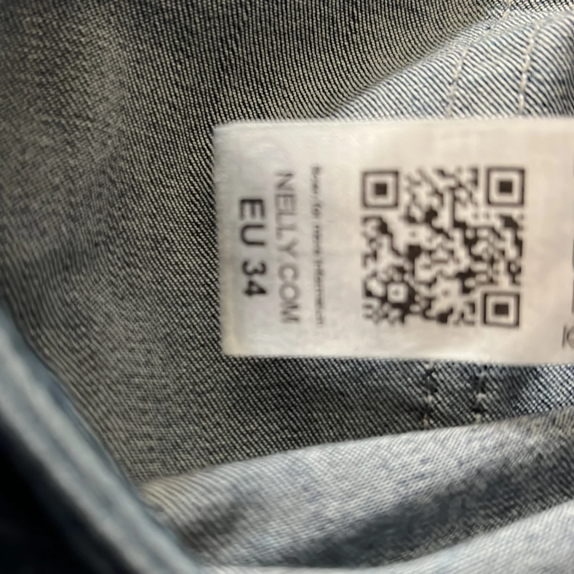 Blå jeans från Nelly med broderad ficka - 3