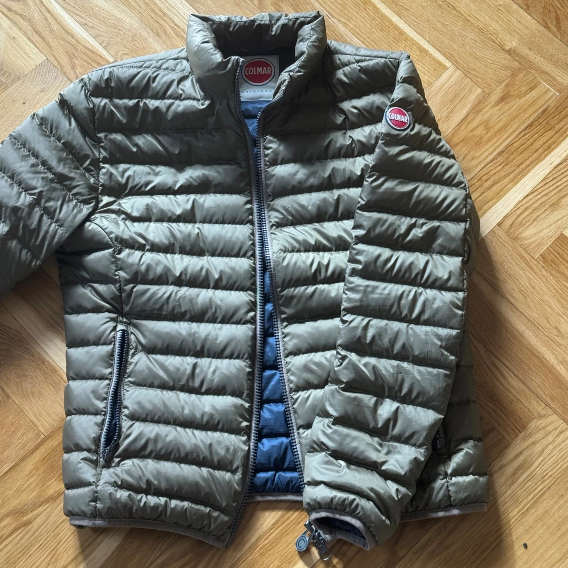 Olivgrön pufferjacka från Colmar